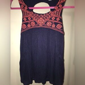 🍬 3 for $12 🍬 Xhilaration tank with embroidery